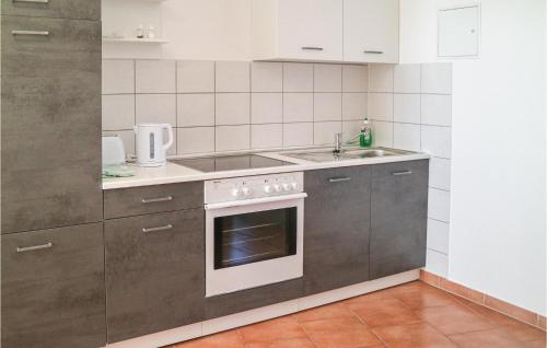 Maison de vacances Stunning apartment in Krakow am See with 2 Bedrooms  Krakow am See