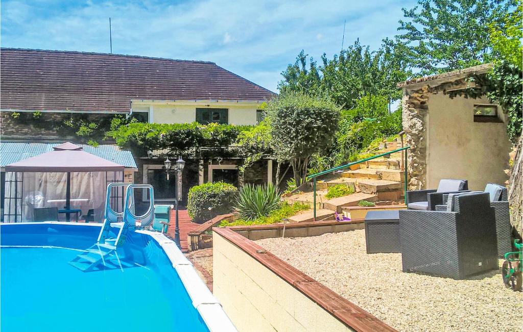 Appartement Stunning apartment in La Coquille with 2 Bedrooms, Private swimming pool and Outdoor swimming pool , 24450 La Coquille