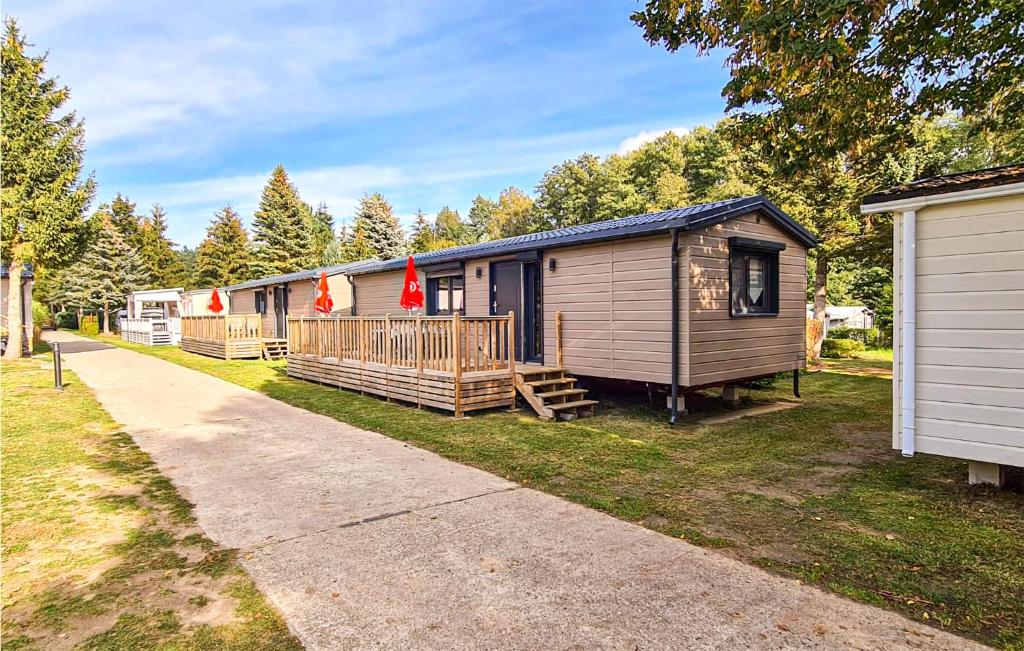 Camping Stunning caravan in Lohmen am See with WiFi and 2 Bedrooms , 18276 Garden