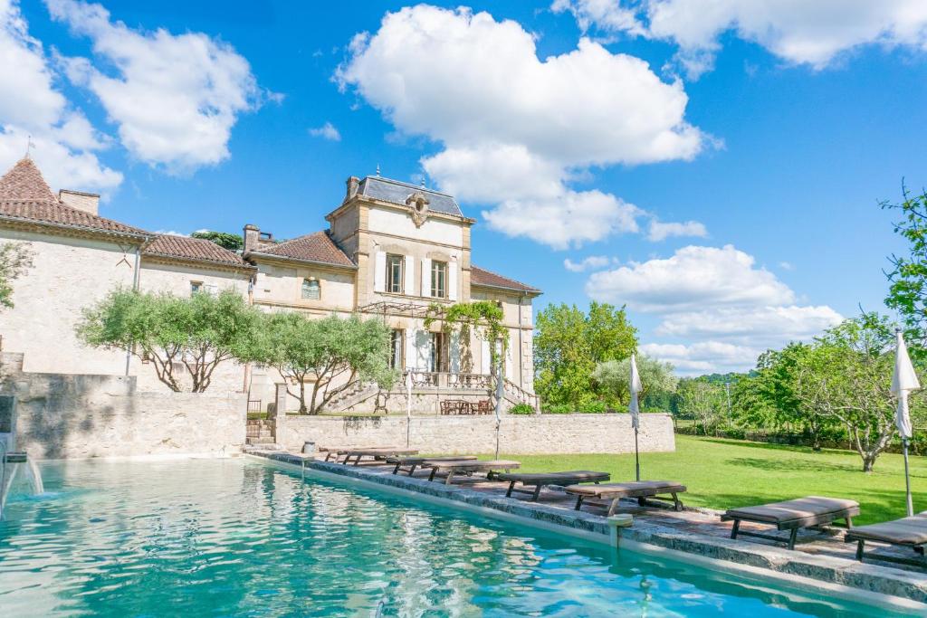 Maison de vacances Stunning Castle South FranceP Route de Quercy 861, Cotty, 82400 Monjoi