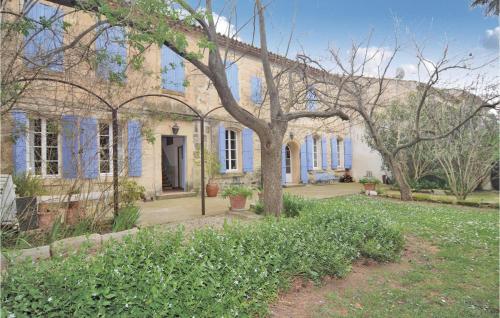 Maison de vacances Stunning home in Arles with WiFi, Private swimming pool and Outdoor swimming pool  Albaron