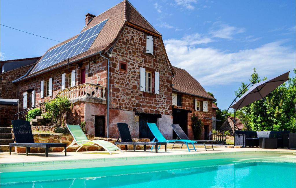 Maison de vacances Stunning home in Badefols DAns with 4 Bedrooms, Private swimming pool and Outdoor swimming pool , 24390 Teillots