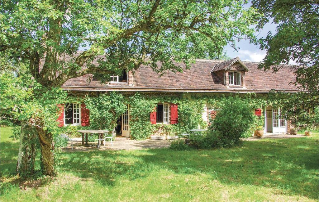 Maison de vacances Stunning home in Beauchene with 4 Bedrooms, WiFi and Outdoor swimming pool , 41170 Beauchêne