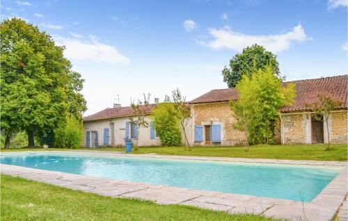 Stunning home in Bourg du bost with 3 Bedrooms, WiFi and Outdoor swimming pool Bourg-du-Bost france