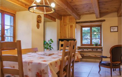 Stunning home in Grandrif with 3 Bedrooms and WiFi Grandrif france