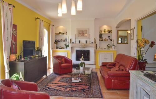 Maison de vacances Stunning home in Mallemort with 3 Bedrooms, WiFi and Outdoor swimming pool  Mallemort