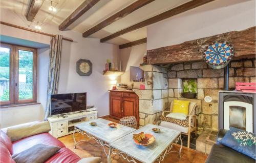 Maison de vacances Stunning home in Menet with WiFi and 5 Bedrooms  Menet