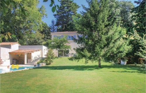 Maison de vacances Stunning home in Montlimar with 7 Bedrooms, WiFi and Outdoor swimming pool  Montélimar