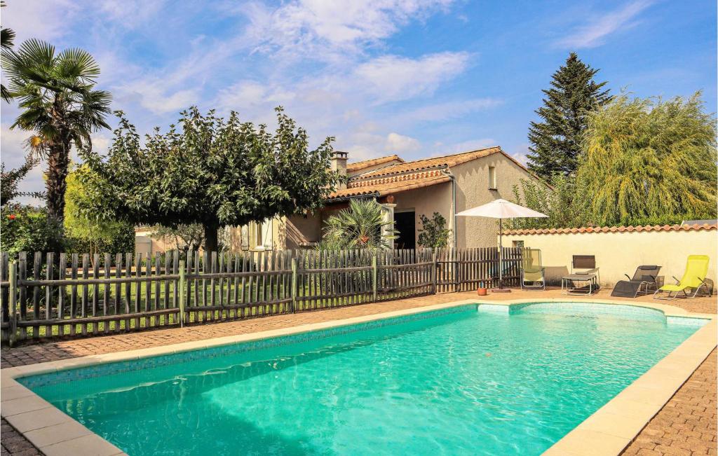 Maison de vacances Stunning home in Montlimar with WiFi, Private swimming pool and Outdoor swimming pool , 26200 Montélimar