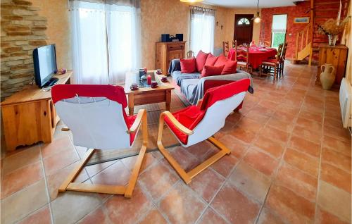 Maison de vacances Stunning home in Plourivo with 3 Bedrooms  Plourivo