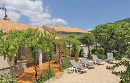 Maison de vacances Stunning home in Puy Saint Martin with WiFi, Private swimming pool and Outdoor swimming pool  Puy-Saint-Martin