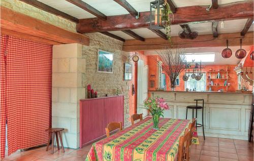 Maison de vacances Stunning home in Rioux with 3 Bedrooms, WiFi and Private swimming pool  Rioux