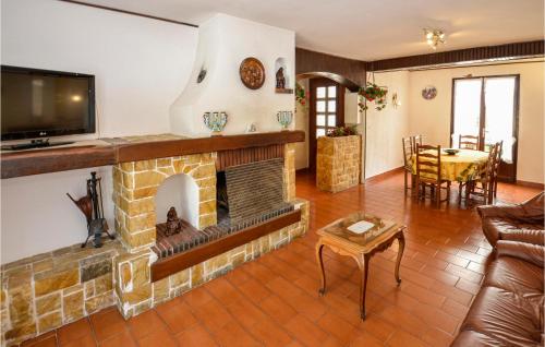 Stunning home in Saint Cannat with 4 Bedrooms and WiFi Saint-Cannat france