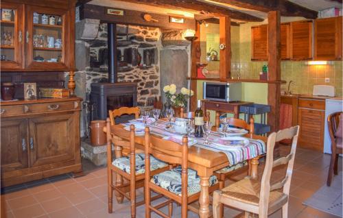 Maison de vacances Stunning home in Saint Connec with WiFi and 2 Bedrooms  Saint-Connec