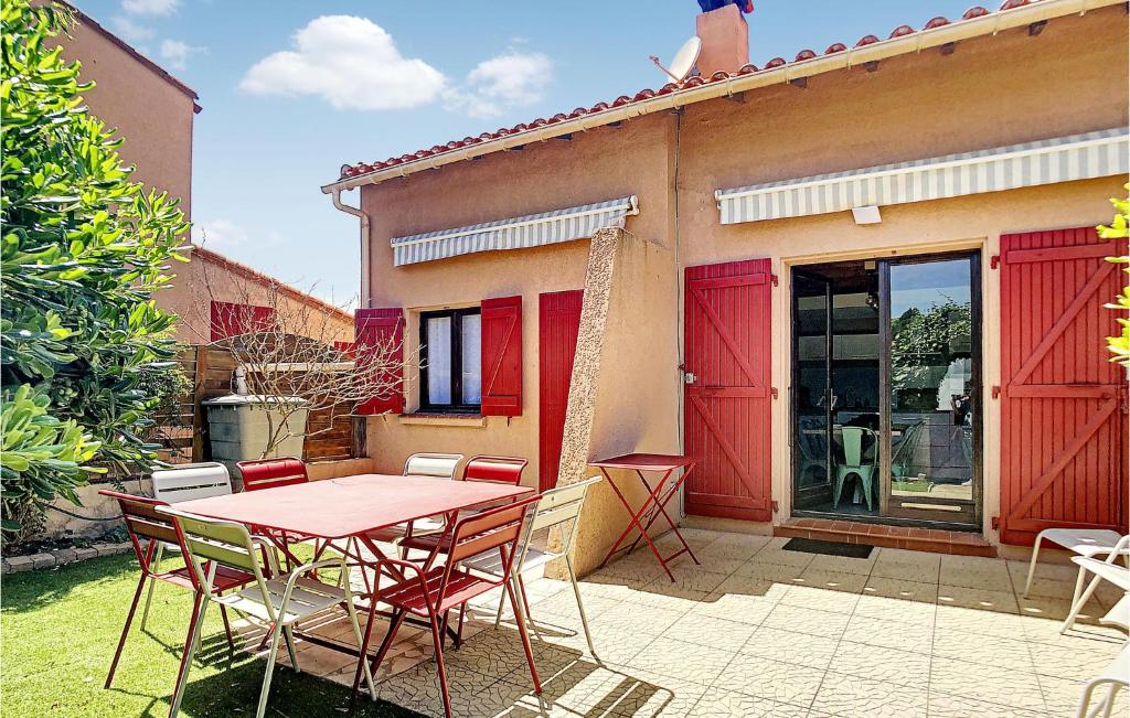 Maison de vacances Stunning home in Saint Cyprien with WiFi and 4 Bedrooms , 66750 Saint-Cyprien