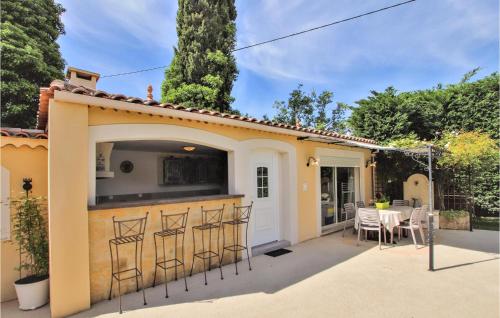 Maison de vacances Stunning home in Salon de Provence with 3 Bedrooms, Private swimming pool and Outdoor swimming pool  Salon-de-Provence