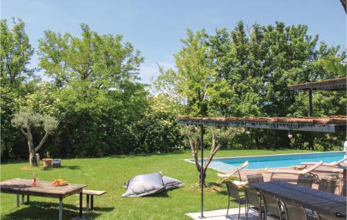 Maison de vacances Stunning home in St Gervais with 6 Bedrooms, WiFi and Private swimming pool  Saint-Gervais-sur-Roubion