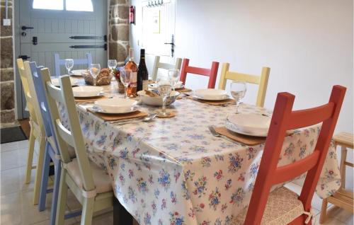 Maison de vacances Stunning home in St-Michel-de-Montjoie with 3 Bedrooms and WiFi  Saint-Pois