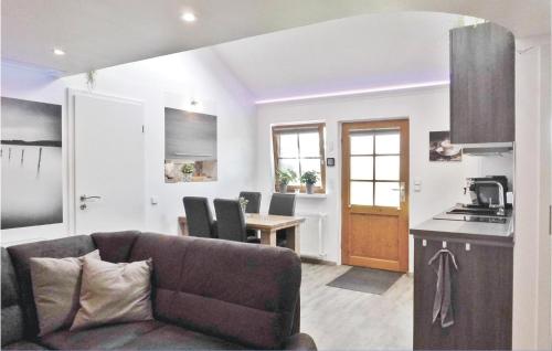 Stunning home in Wurster Nordseekste with 3 Bedrooms and WiFi Heuhausen allemagne