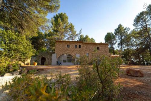 Maison de vacances Stunning panoramic views in Roussillon Le Mas Petit Pique Daure, D227 Roussillon