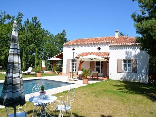 Stunning villa with private swimming pool and large garden Montaigu-de-Quercy france