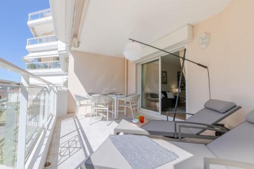 Appartement Stylish 2-bedroom apartment in an upscale residence building 35 boulevard de la source Cannes