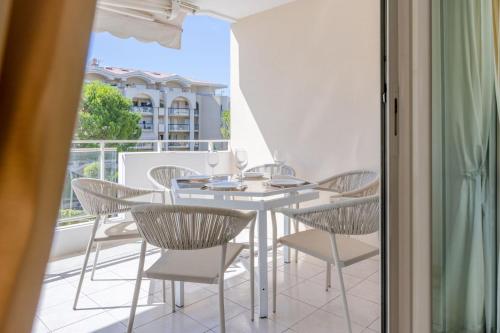 Stylish 2-bedroom apartment in an upscale residence building Cannes france