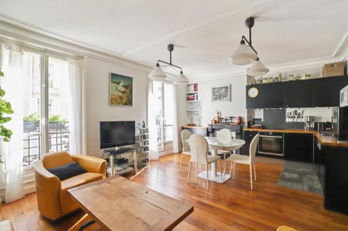 Stylish and bright flat 5 min to Montmartre in Paris - Welkeys Paris france