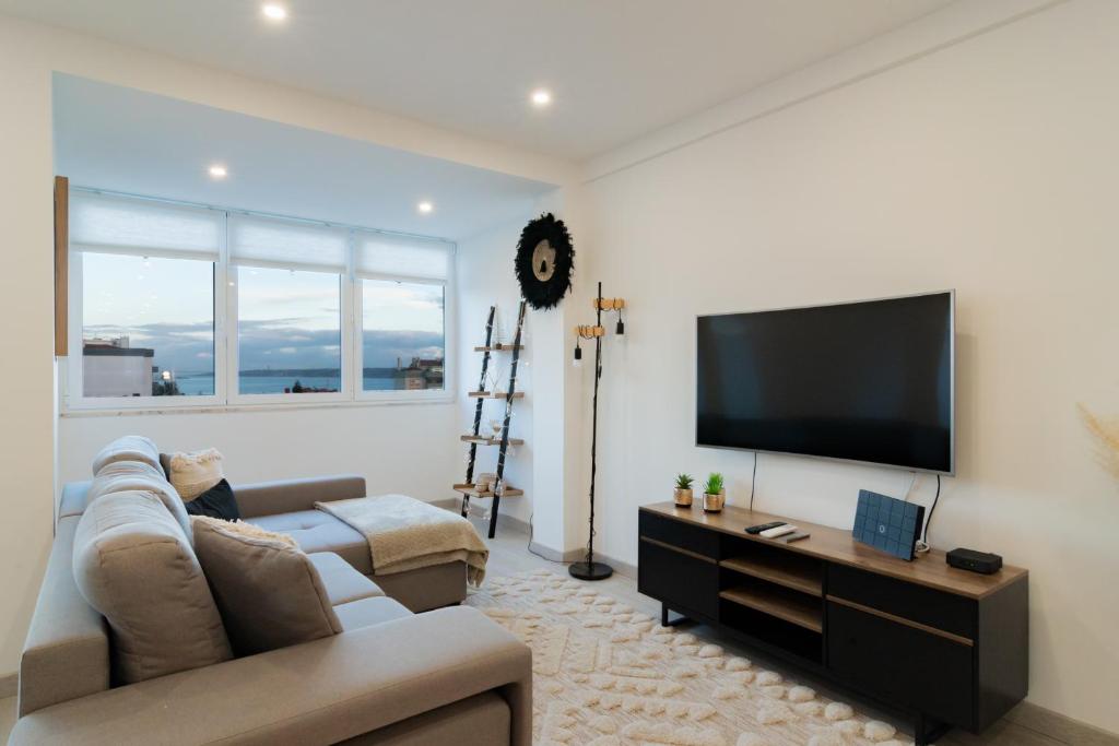Appartement Stylish Apartment W/ River View by LovelyStay Rua Brito Camacho, 11 4º Dto., 2780-008 Oeiras