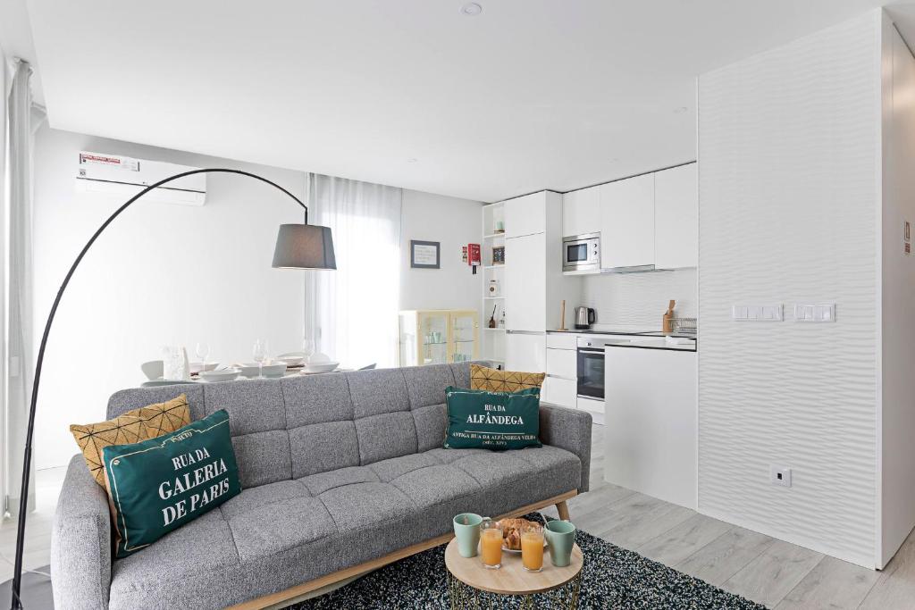 Appartement Stylish Flat W/ Gym & Parking by LovelyStay 69 Rua do Abade de Baçal 3º - 307, 4050-077 Porto