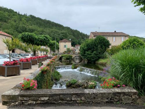 stylish one bedroom apartment in a lovely village Saint-Vincent-Rive-dʼOlt france