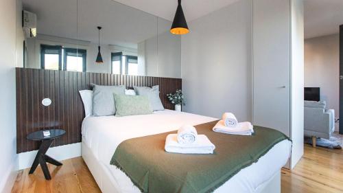 Stylish Studio w/ AC & Balcony by LovelyStay Porto portugal