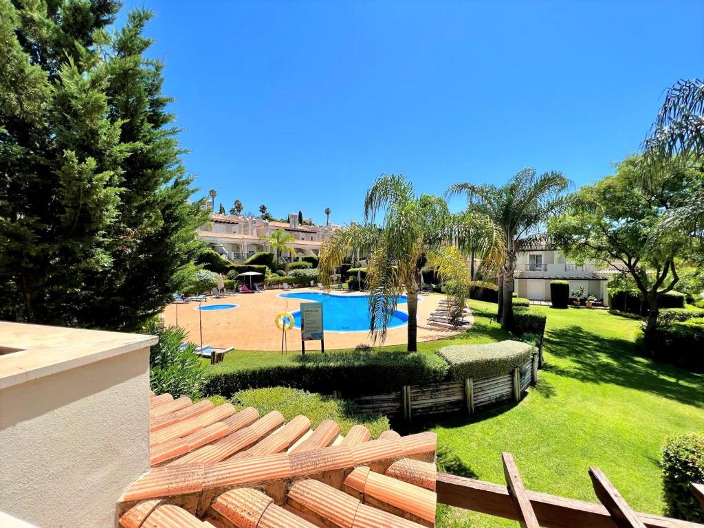 Villa Sublime 3 Bedroom Villa with lush gardens and pool EM521-1, 8100-267 Loulé