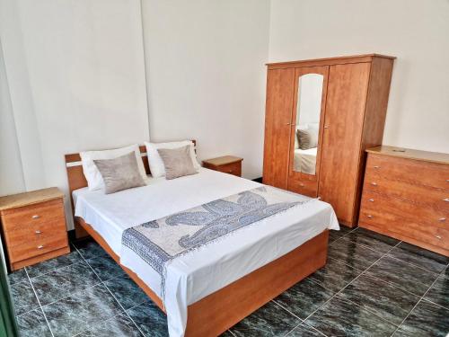 Sublime Brown Bedroom Lisbonne portugal