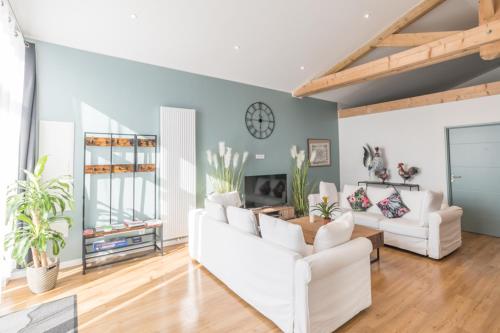 - SUBLIME VILLA FELICIDAD - Proche hypercentre - Parking - Terrasse - WiFi Viriat france