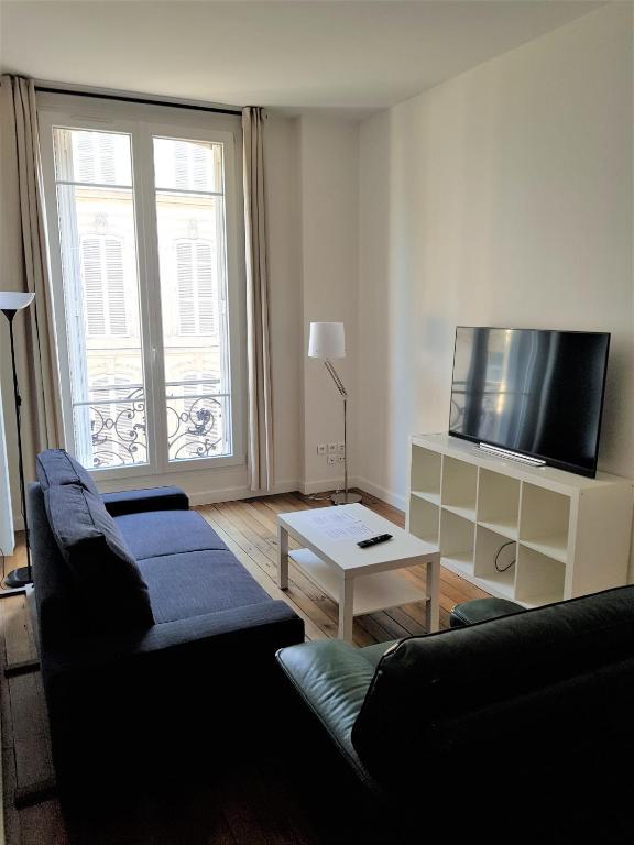 Appartement Suite Cours Langlet - Vue sur la place Lobet - 1C 5 Rue du Petit Four, 51100 Reims