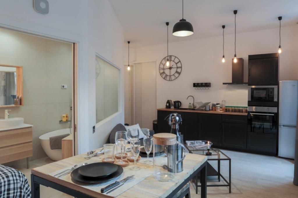 Appartement Suite Garibaldi Cosy et Design 69 cours gambetta, 69003 Lyon