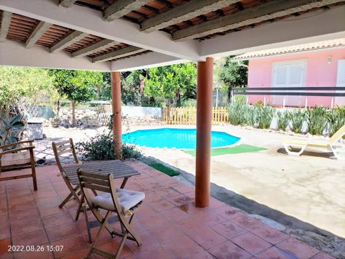 Suite in a rustic house with swimming pool Sesimbra portugal