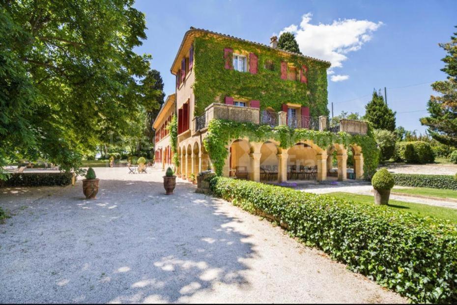 B&B / Chambre d'hôtes Suite le Quervalat dans magnifique bastide 18eme 2760 Route de Berre, le Quervalat, 13090 Aix-en-Provence