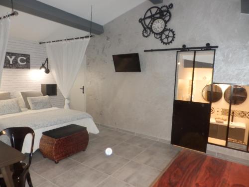 B&B / Chambre d'hôtes Suite luxe avec sauna et jacuzzi privée 140 Ancien chemin de Berre Lambesc