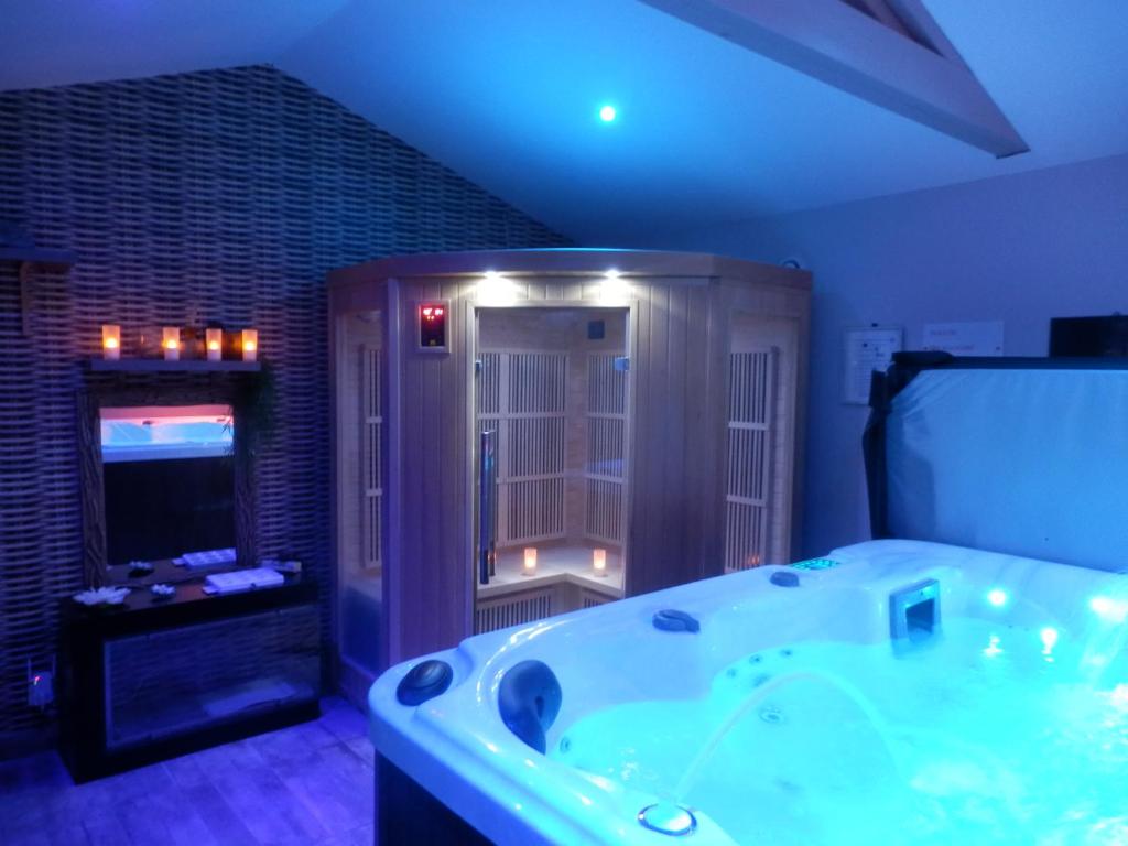 B&B / Chambre d'hôtes Suite luxe avec sauna et jacuzzi privée 140 Ancien chemin de Berre, 13410 Lambesc