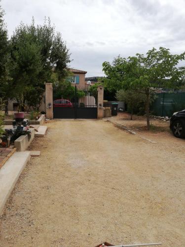 Maison d'hôtes Suite parentale indépendante avec terrasse sud 26 Rue Arbousiers  la cardeline rez de jardin La Bédoule