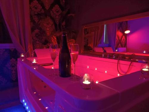 Suite privée avec BALNEO (Jacuzzi ou baignoire). Yvetot france