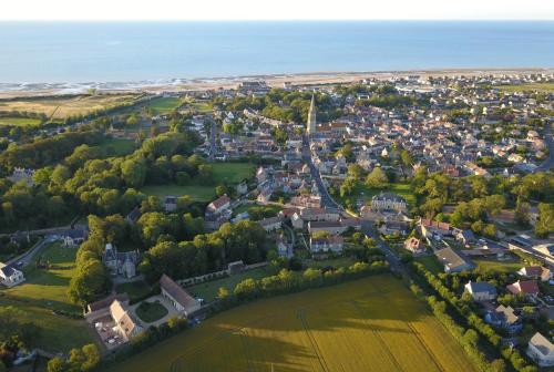 Suite privée avec grand salon et cheminée Bernières-sur-Mer france