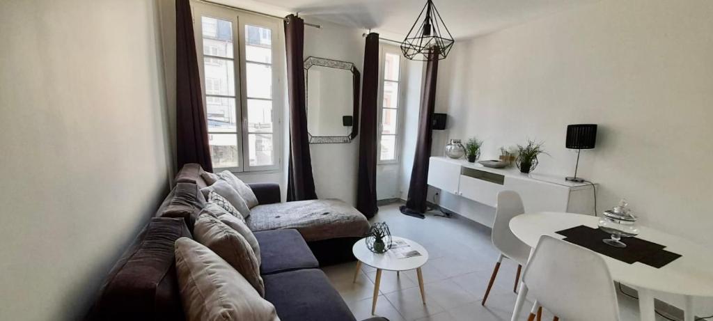 Appartement Suites Rive Gauche - FONTAINEBLEAU CENTRE - Chez Anthony 49 Rue du Château, 77300 Fontainebleau