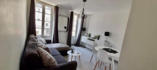 Appartement Suites Rive Gauche - FONTAINEBLEAU CENTRE - Chez Anthony 49 Rue du Château Fontainebleau