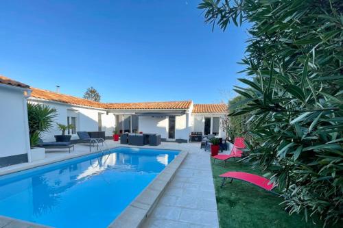 Sumptuous And Spacious House With Pool La Rochelle france