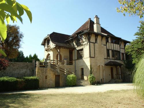 Maison de vacances Sumptuous Mansion in Belves with Pool and Panoramic Sea Views  Belvès