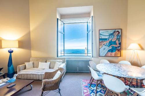 Appartement SUN KEYWEEK Duplex Breathtaking view of the Ocean and Palace Gardens 3 avenue Reine Victoria Biarritz