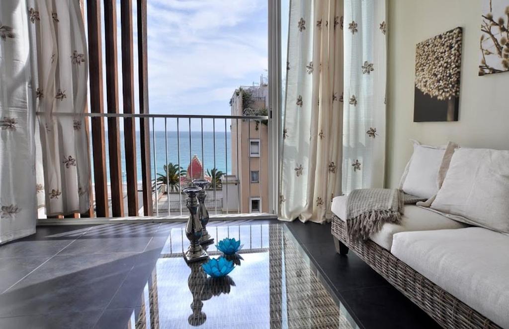 Appartement Sunlight Properties - Parisian Bleu - Calm with Sea View 135 Promenade des Anglais, 06200 Nice